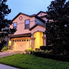 Villa 9BR Luxury near DISNEY with Pool, Spa, Free Parking, WiFi, Waterpark