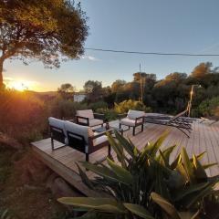 LA TERRASSE DES LAURIERS SUR L'ÎLE DU LEVANT