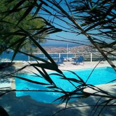 Semi-detached house on the heights of Parikia - Exceptional view of the Cyclades