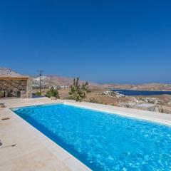 Spacious 6 bdrm Stone Villa with Pool