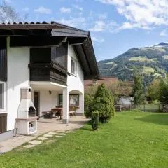 Spacious Chalet in Maishofen near Forest