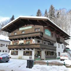 Apartment in Saalbach near Ski Slopes