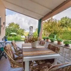 1 Bedroom Cozy Apartment In Pavicini