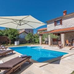 Stunning Home In Cabrunici With 4 Bedrooms, Wifi And Outdoor Swimming Pool