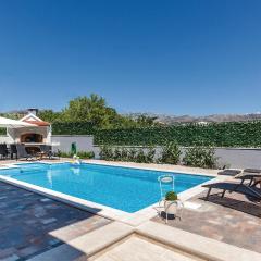 Three-Bedroom Apartment In Split