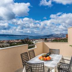 Two-Bedroom Apartment In Kastel Gomilica