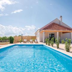 Awesome Home In Radonic With 2 Bedrooms, Wifi And Outdoor Swimming Pool