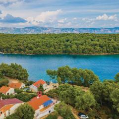 Stunning Home In Vrboska With 2 Bedrooms And Wifi
