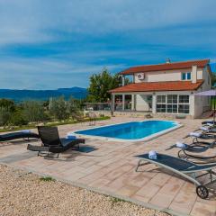 Amazing Home In Vinjani Donji With 4 Bedrooms, Wifi And Outdoor Swimming Pool