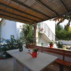 Beautiful Apartment In Stari Grad With 1 Bedrooms And Wifi