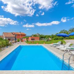 Beautiful Home In Labin With 3 Bedrooms, Wifi And Outdoor Swimming Pool