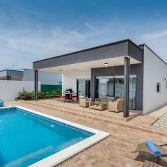 Amazing Home In Peroj With Wifi