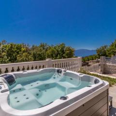 Gorgeous Home In Smrika With Jacuzzi