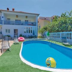 Gorgeous Apartment In Zadar With Kitchen