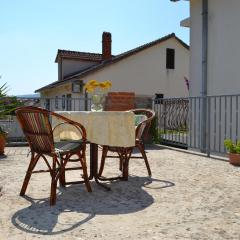 Awesome Apartment In Jelsa With Kitchenette