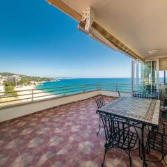 Stunning Apartment In Platja Daro With 3 Bedrooms And Wifi