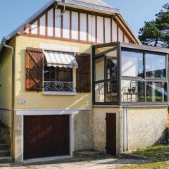 Nice Home In Hauteville-sur-mer With 3 Bedrooms And Wifi