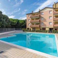 Stunning Apartment In Rosolina Mare With 1 Bedrooms, Outdoor Swimming Pool And Wifi