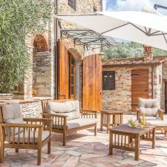 Awesome Home In Pieve A Elici -lu- With 4 Bedrooms And Wifi