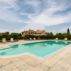 Nice Home In Tolentino With 11 Bedrooms, Private Swimming Pool And Outdoor Swimming Pool