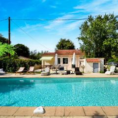 Amazing Home In La Seyne Sur Mer With 3 Bedrooms, Wifi And Outdoor Swimming Pool