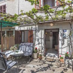 1 Bedroom Beautiful Home In Funtana