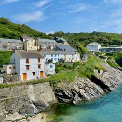 Unique Retreat - 2 bedroom cliff top cottage with large terrace