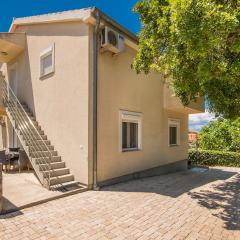 Cozy Apartment In Malinska Dubasnica