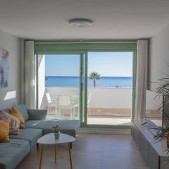 Precioso apartamento frente a la playa con piscina