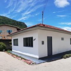 Casa com Pôr do Sol em Canto Grande - Casa Beira Mar Bombinhas