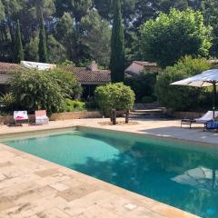 Propriété : 300 M² + (25 M² d'annexe / Pool House) sur 5 ha boisé à 10' d'Aix en Provence