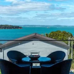 Luna Cottage. Stunning ocean views on Waiheke