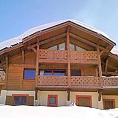 superbe chalet Amitie jacuzzi proche lac et du centre avec reduction multipass ete