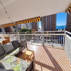 Gran terraza con vistas al mar y piscina