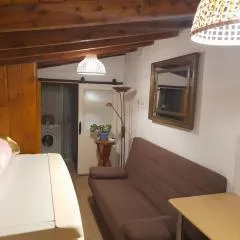 Habitación rústica independiente con todas las comodidades, sofacama y ventilador