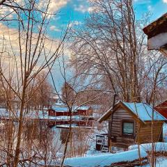 Romantic Cabin right on the lake with fire place