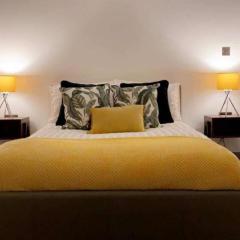 Doncaster City Centre Deluxe Whole Apartment sleeps 4 D19