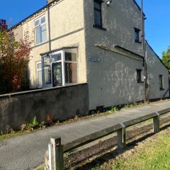 Inviting 1-Bed House in Bradford