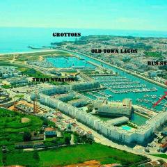 Central Lagos apt with Marina views near beaches