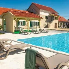 Rural Villa Olive Krka- 30 min from sea, private pool, free parking, wifi, family friendly, park Krka 10 min