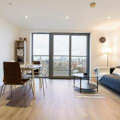 Modern 1 Bedroom Apartment Near Canary Wharf with Balcony