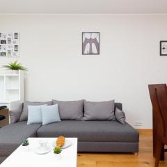 Kolorowy Gocław Apartment by Renters