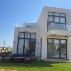 Tawila, 4 Bedroom Villa, Brand new, directly on a lagoon