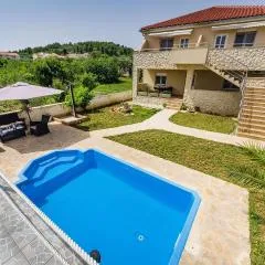 Awesome Apartment In Zdrelac With Wifi