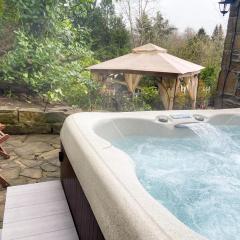 Cosy Cottage with hot tub and sauna