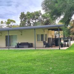 Riversands Rest Accommodation Paringa - River Box Cottage