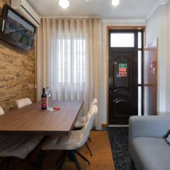 Host Wise - Lovely & Cozy House - Prime Location
