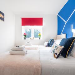 Hatfield Haven - Modern 2-Bed Retreat near Uni, Business Park & City Center, FREE Parking, Big savings on Longer Stays