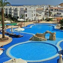 lovely one bedroom apartment within cozy compound including swimming pool, supermarket. perfect location at neama Bay with access to public transportation