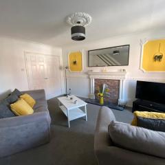 Recently Furnished Stylish 3 Bed House by Town and Beach